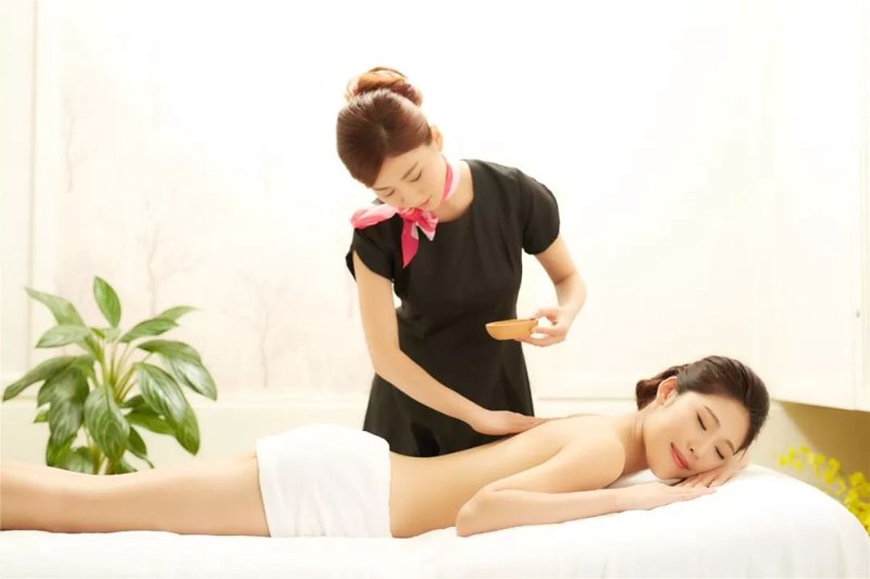 女性护肤：从内而外绽放自然光彩